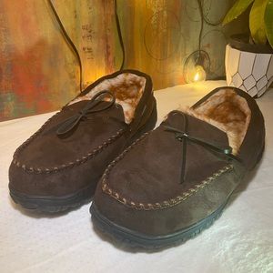 VLLy Men's Soft Plush Lining Moccasin Slipper, Slip-Resistance,Dark Brown, 11 US